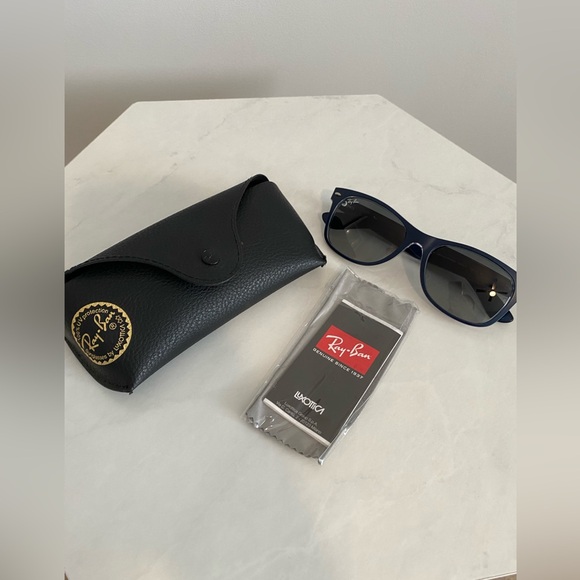 SOLD Brand new Rayban Mens Navy Sunglasses - Picture 1 of 6